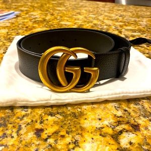 Black Gucci Belt w/ large Gold GG Buckle